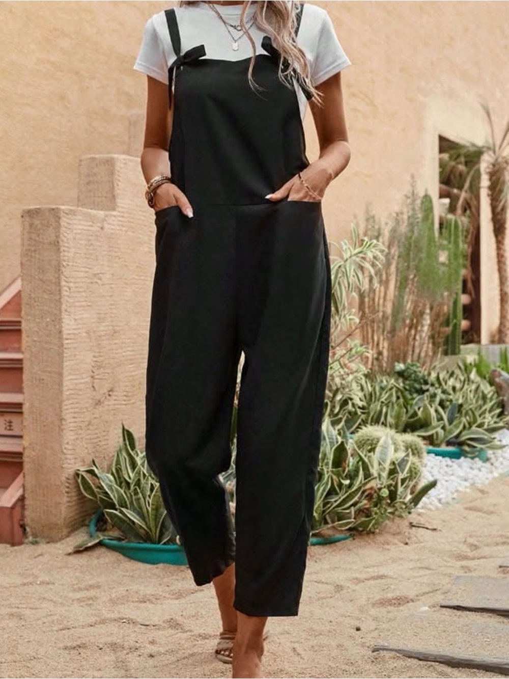 SHEIN Black Relaxed Strap Jumpsuit with Pockets
